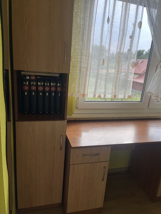 Biurko z szufladami i szafa w kąplecie