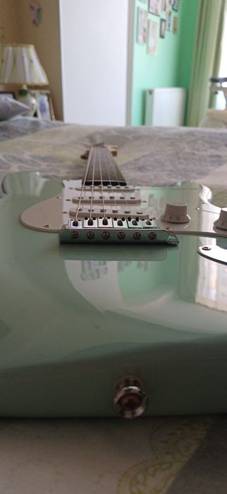 Гитара Fender, состояние идиал. Струны новые. В комплект идет кабель и