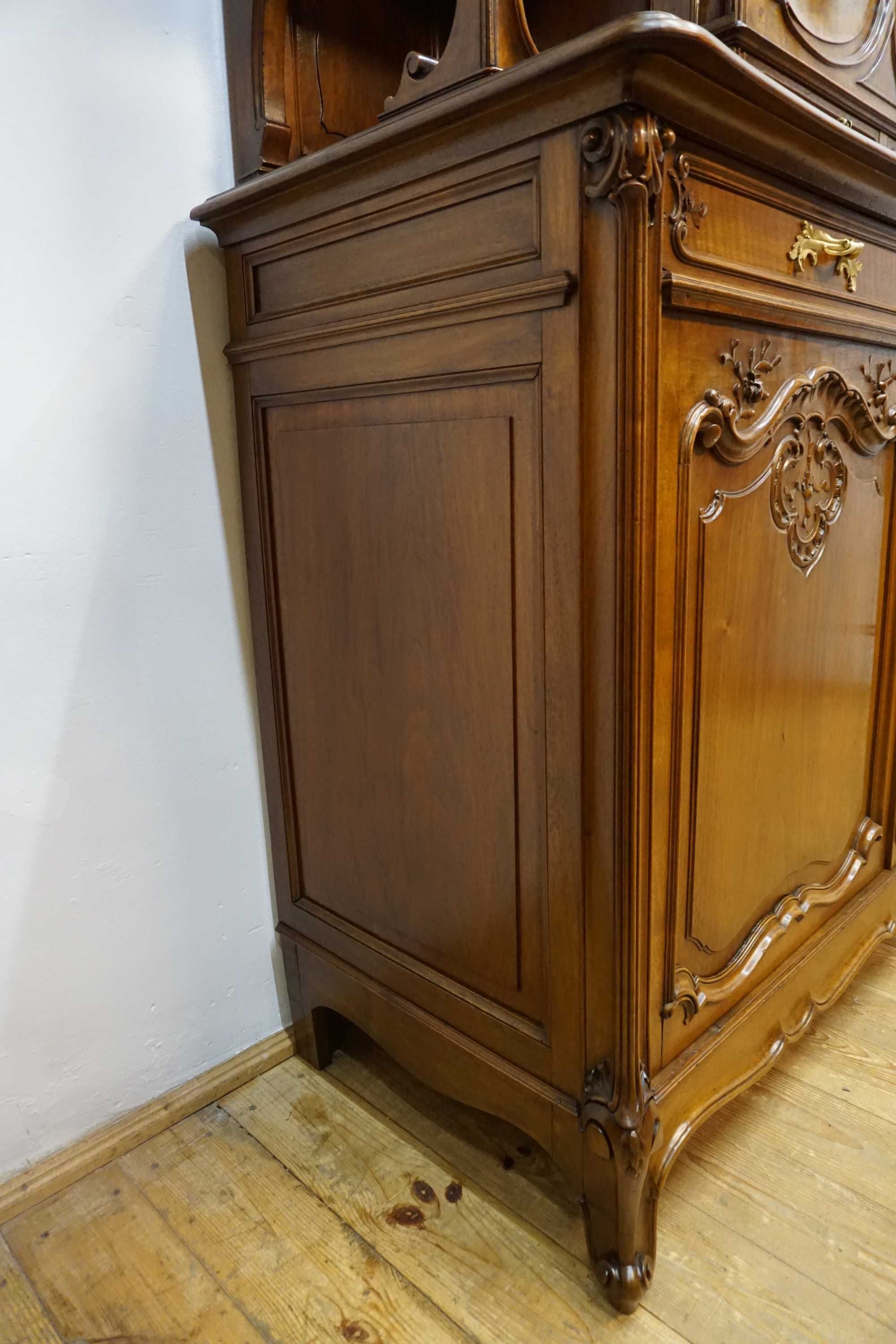 Pałacowy kredens ludwik Rocaille orzech Z PRZESZKLENIEM