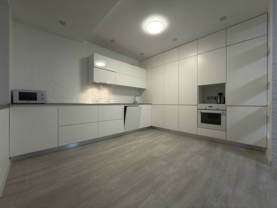 Глушкова 9в, генератор, Іподром, 7 пов, 2 спальні і велика вітальня