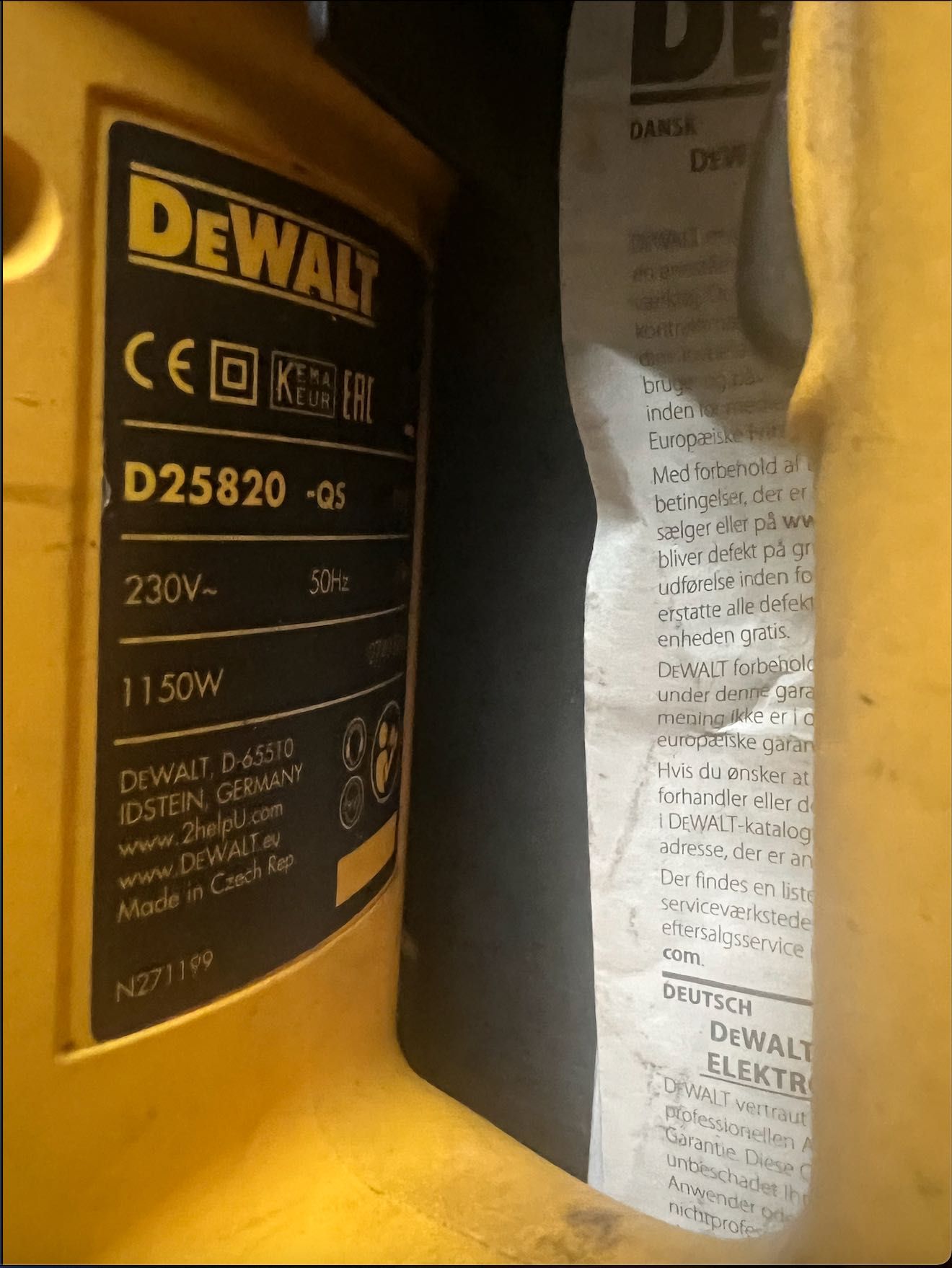 Młotowiertarka Dewalt D25820