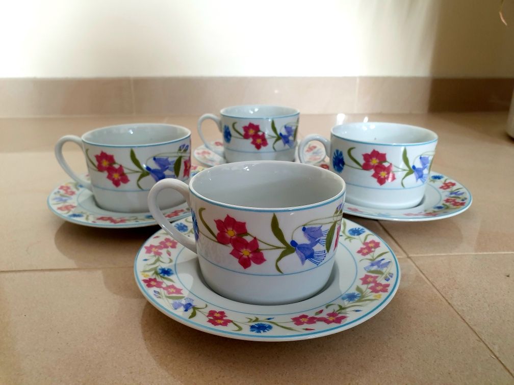 Filiżanki z talerzykiem komplet 8 sztuk, 16 elementów. Porcelana