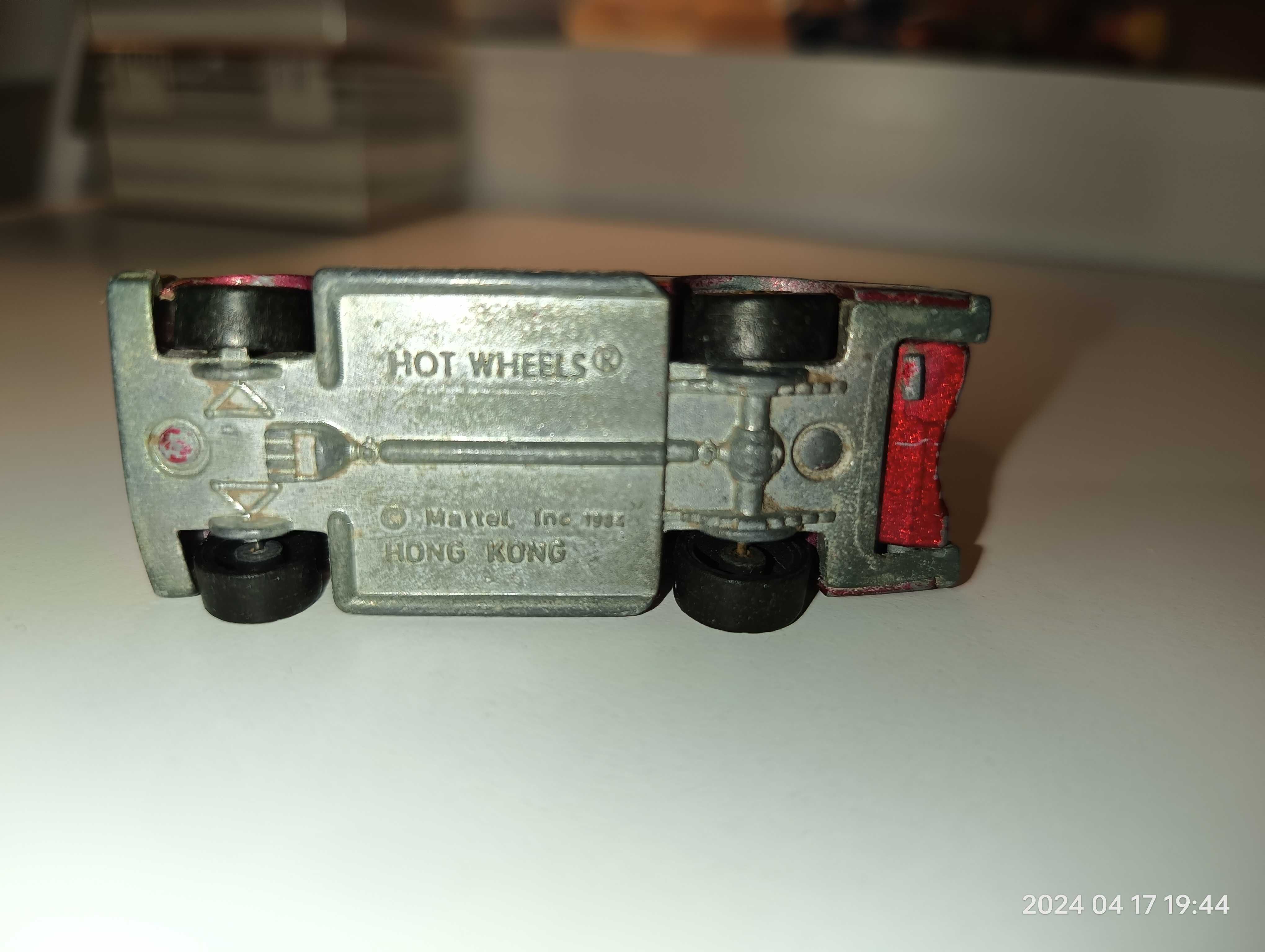 Autko Hot Wheels Chevy Pick-Up z 1984 roku.