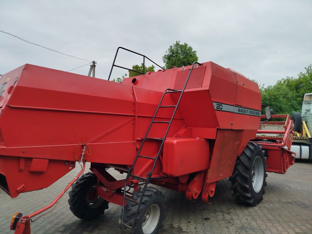 Комбайн зернозбиральний Massey Ferguson 20. Майсей Фергусон 20
