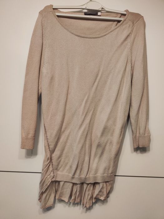 Elegancki beżowy sweter z koszula