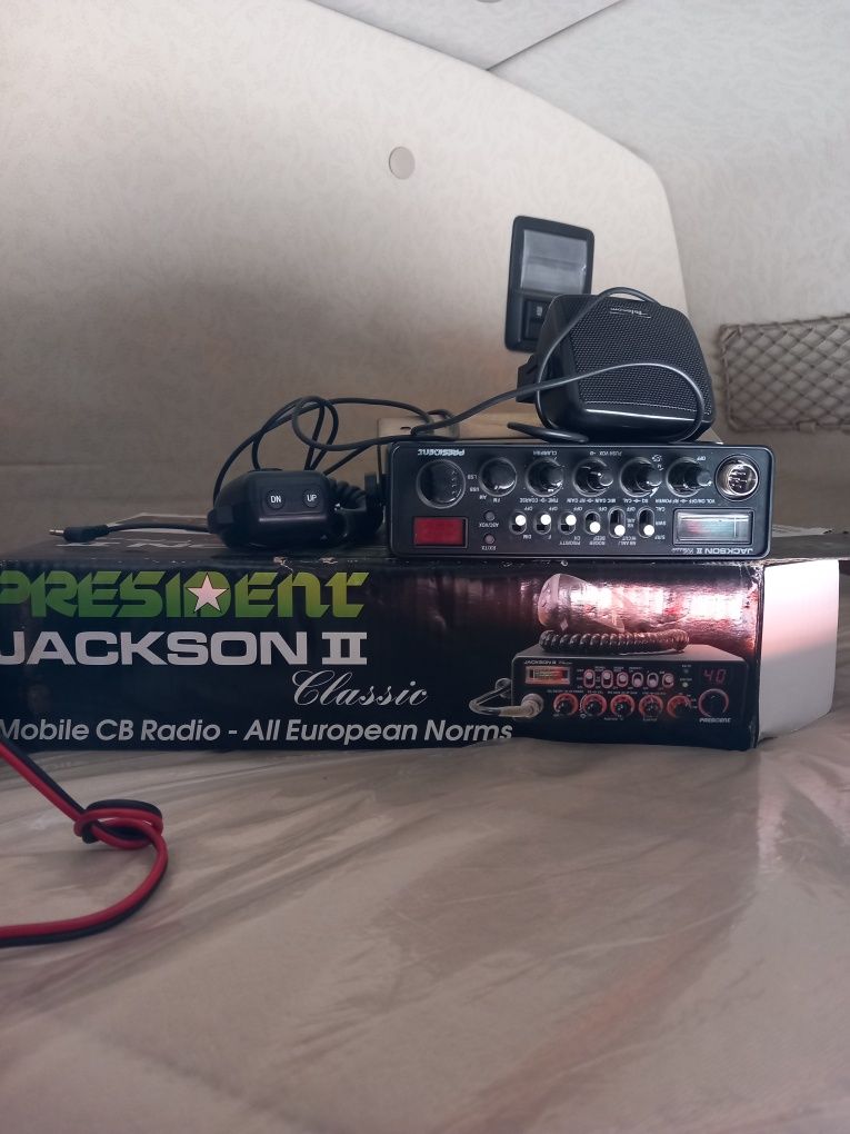 Vendo Rádio CB com pouco uso