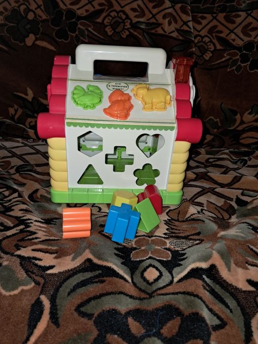 Розвиваючі іграшки будинок та пірамідка