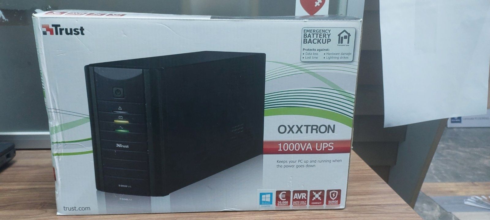 Безперебійник. ДБЖ Trust Oxxtron 1000VA UPS with 2 standard wall power