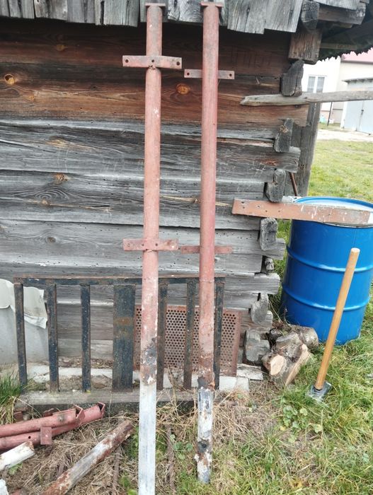 Słupki ogrodzeniowe