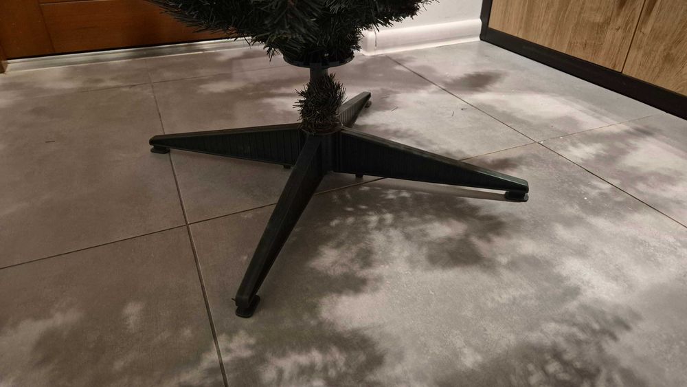 Sztuczna choinka 190 cm + stabilny stojak – stan bardzo dobry