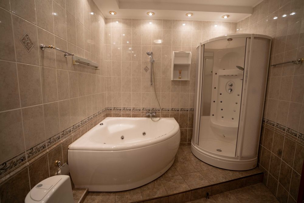 Продам 3кімнатну на вул. Дмитрівський 13а Цирк Золотоустівська