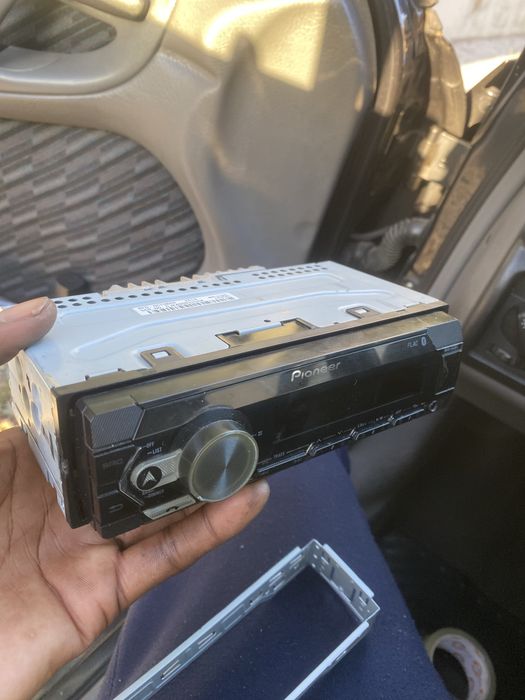 Vende se Radio pioneer Lisboa Sao joao da talha