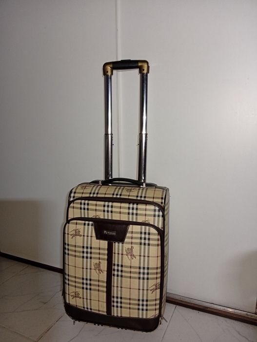 Чемодан на колесах с ручкой 40 литров