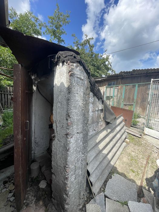 Продам частину будинку по вулиці Народного руху