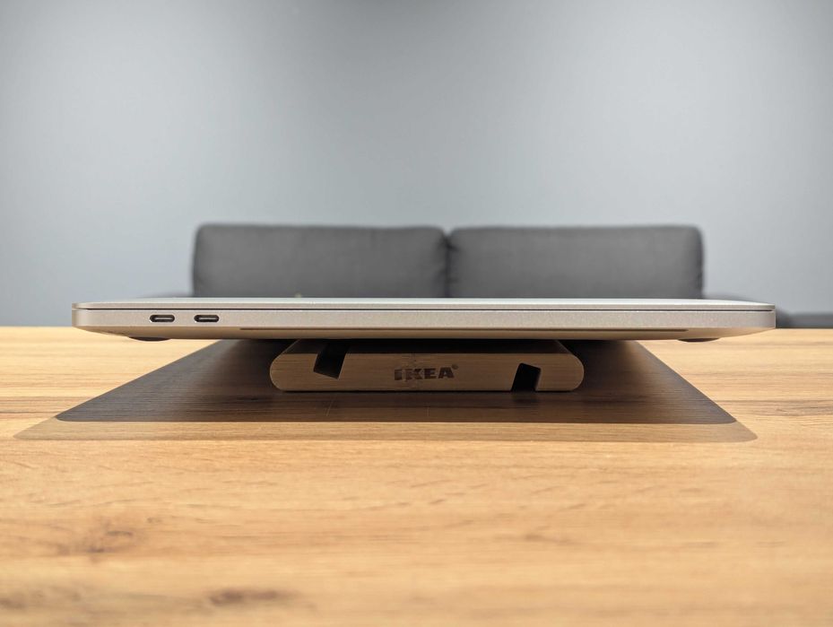 Macbook pro 15 2018 core i7 2.2ghz 16/256gb pro 555x 4gb