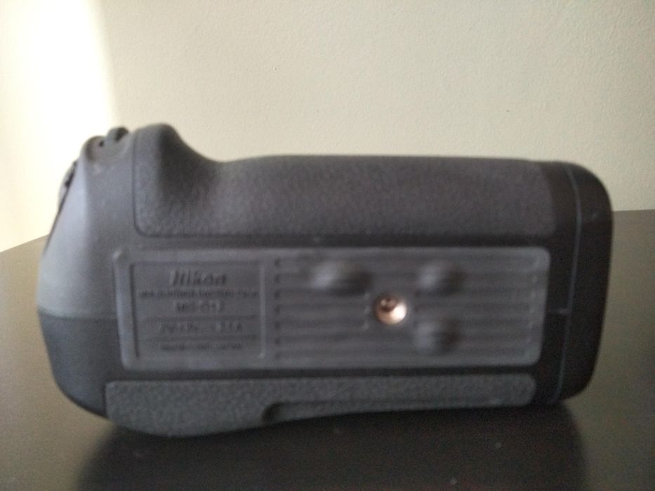Battery hand grip da Nikon MB-12 como novo