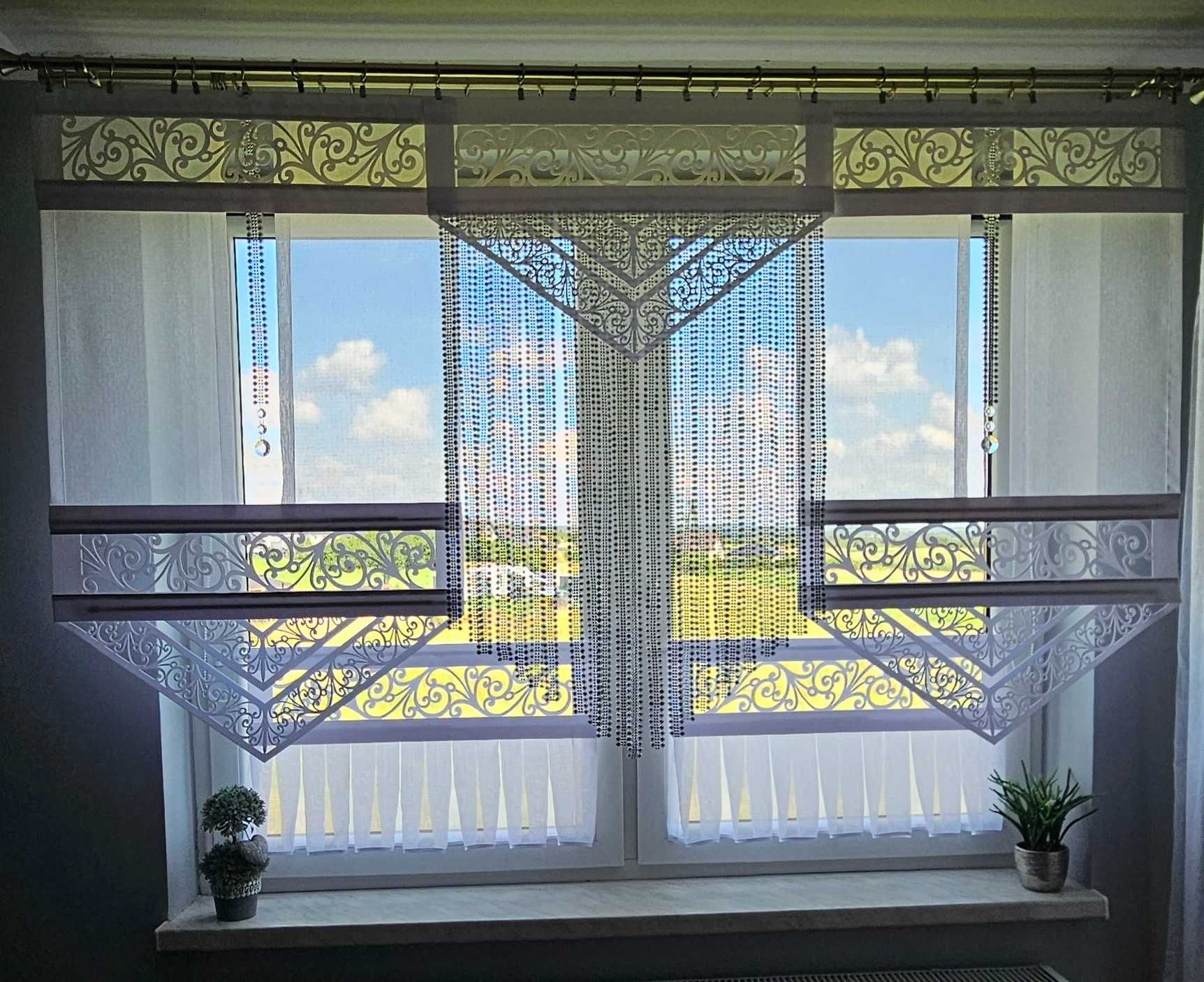 panel ażurowy z zawieszkami