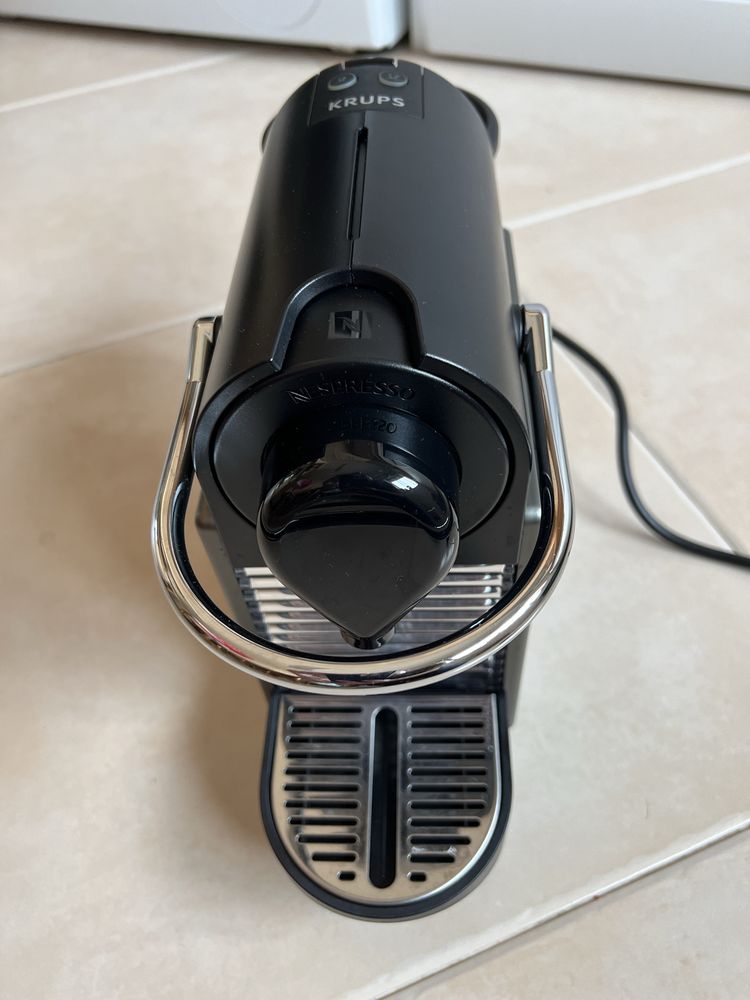 Nespresso Pixie Titan