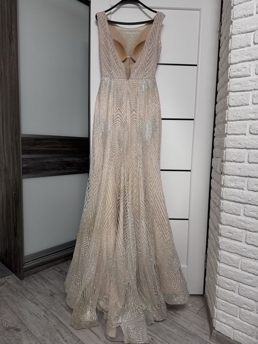 Весільна сукня в розмірі М