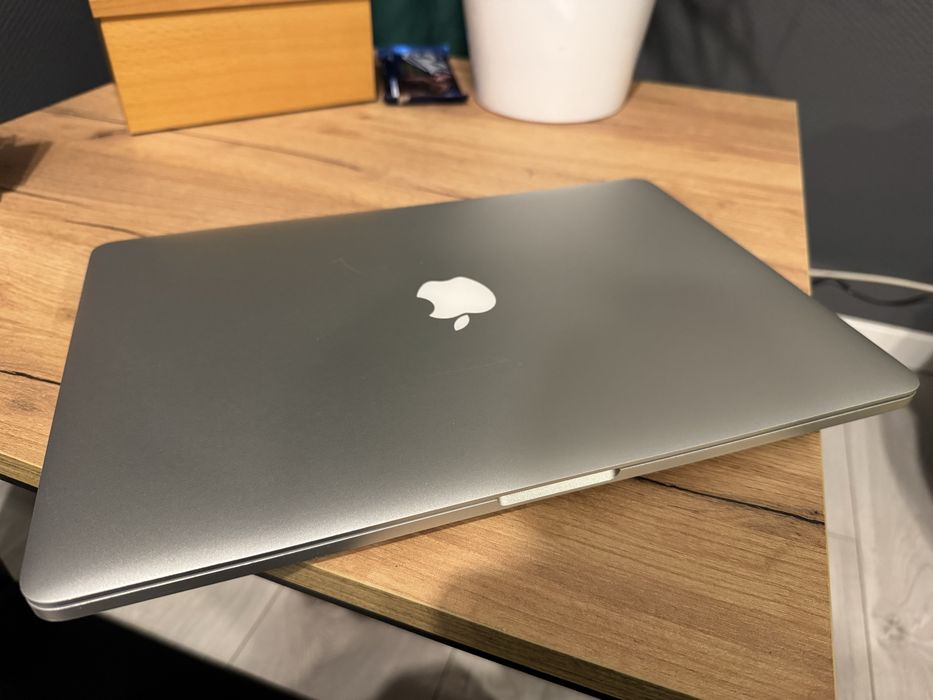 Apple MacBook Pro Retina 15'' A1398 i7 2.2GHz 16GB 1TB (2015)