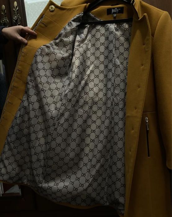 Жіноче пальто жовте