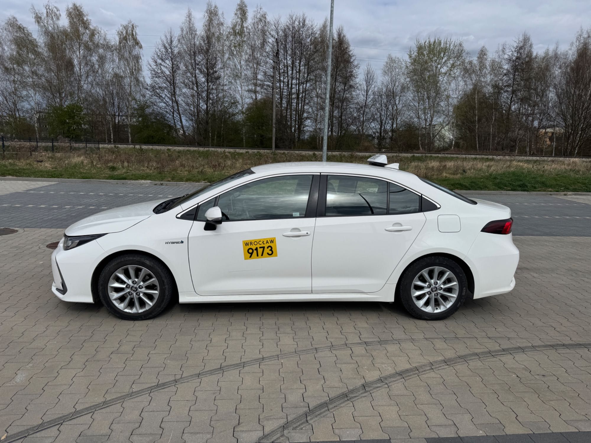 Wynajem samochodu do Taxi Toyota Corolla 2021r