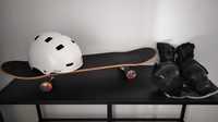 Skate, capacete e conjunto de proteção