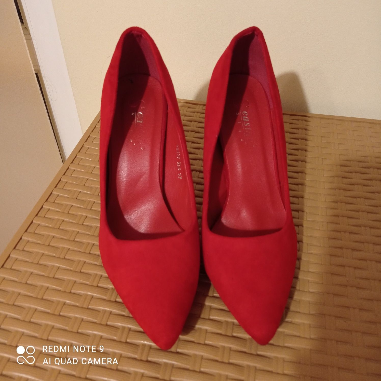 Pantofle kolor czerwony