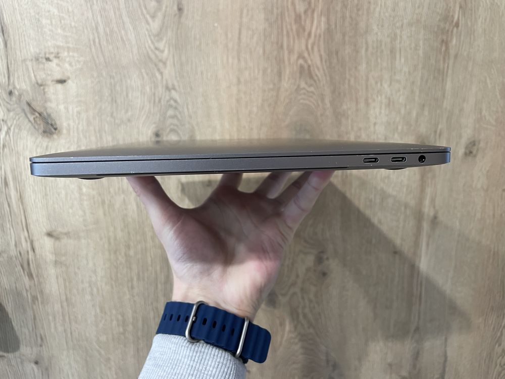 Macbook Pro 13 2019 i7/16/512 Space Gray