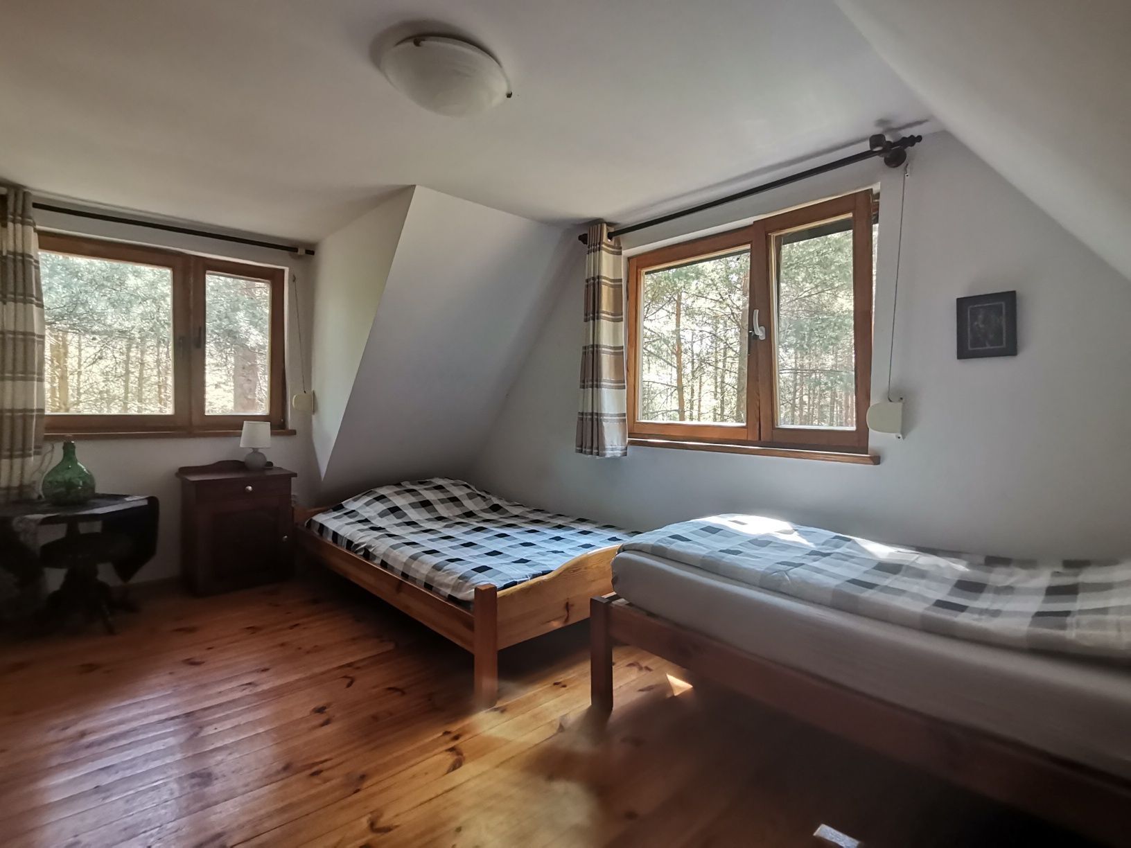 Dom nad jeziorem, otoczony lasem, Kaszuby