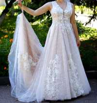 Свадебное платье с 3д цветами и пайетками
