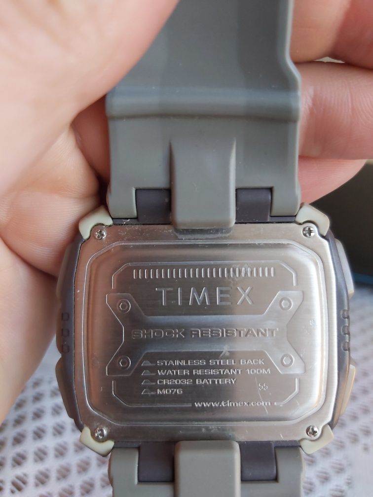 Timex Shock MORO 100 M