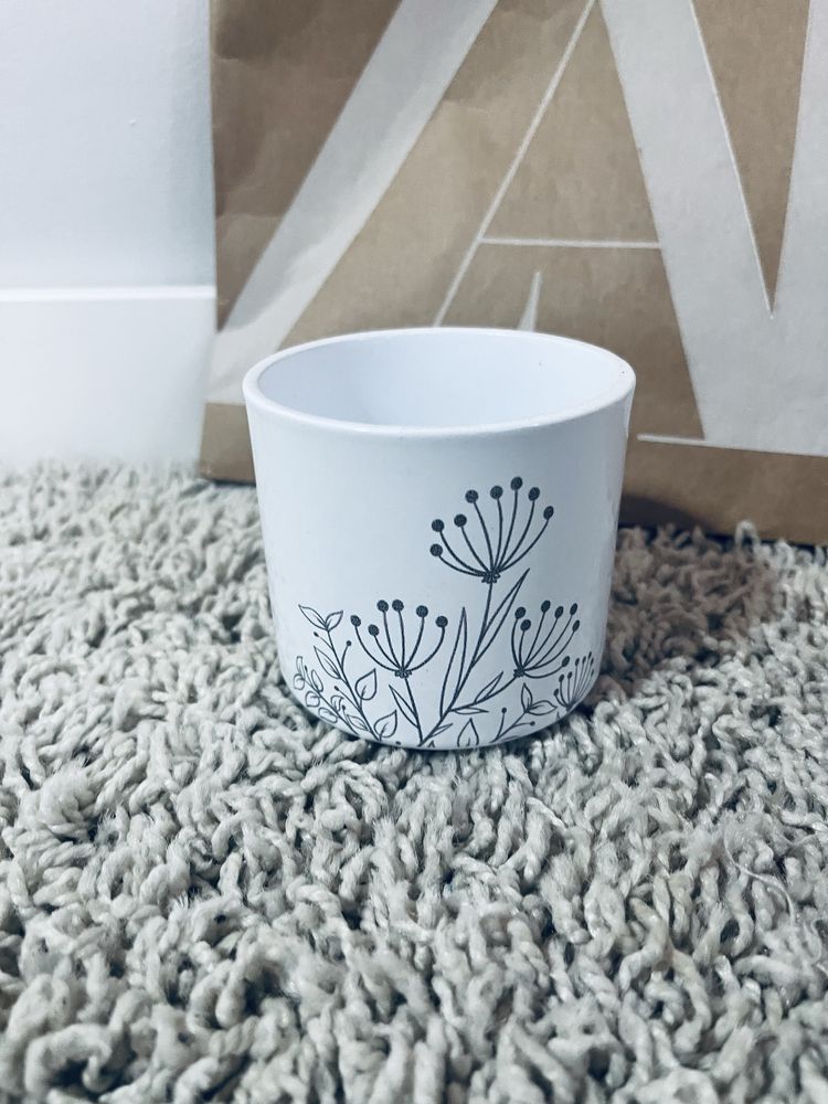 Biala mini doniczka ceramiczna porcelanowa kubek bialy