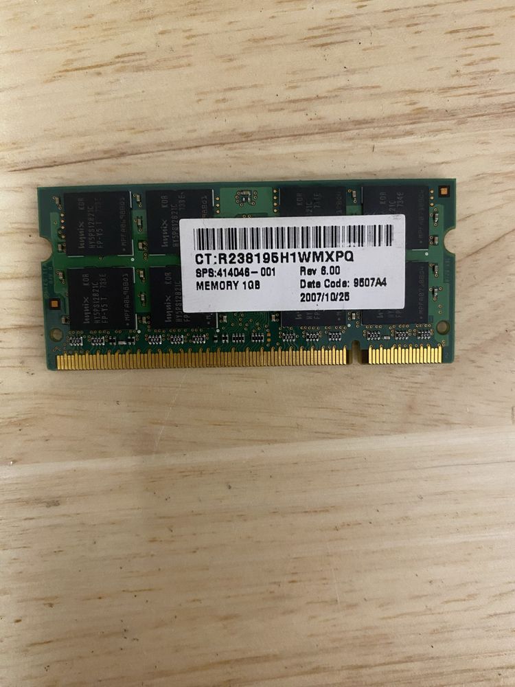 Pamiec Ram hynix 1gb 2rx8 pc2-5300s-555-12