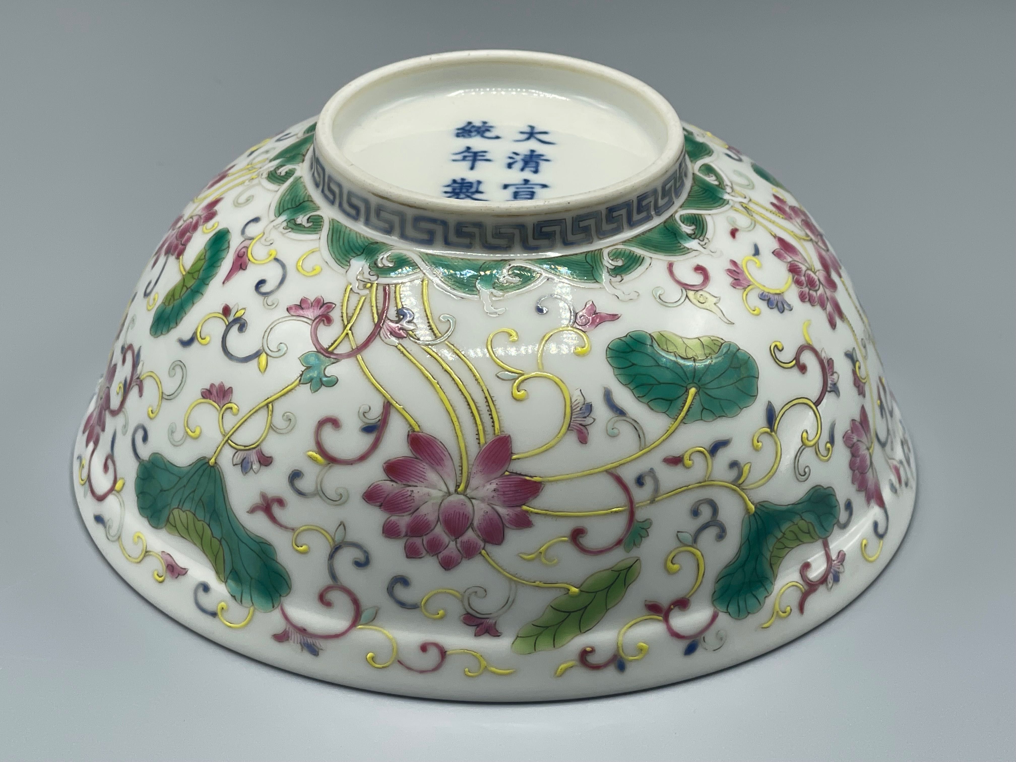 Taça em porcelana chinesa dinastia Qing