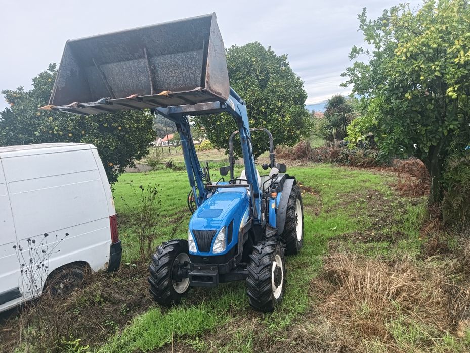 Trator New Holland TN 60cv  carregador frontal