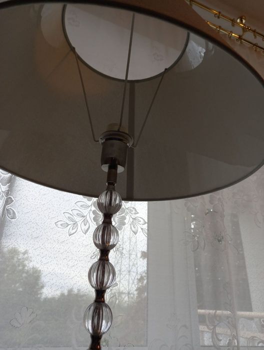 Duża lampa stojąca