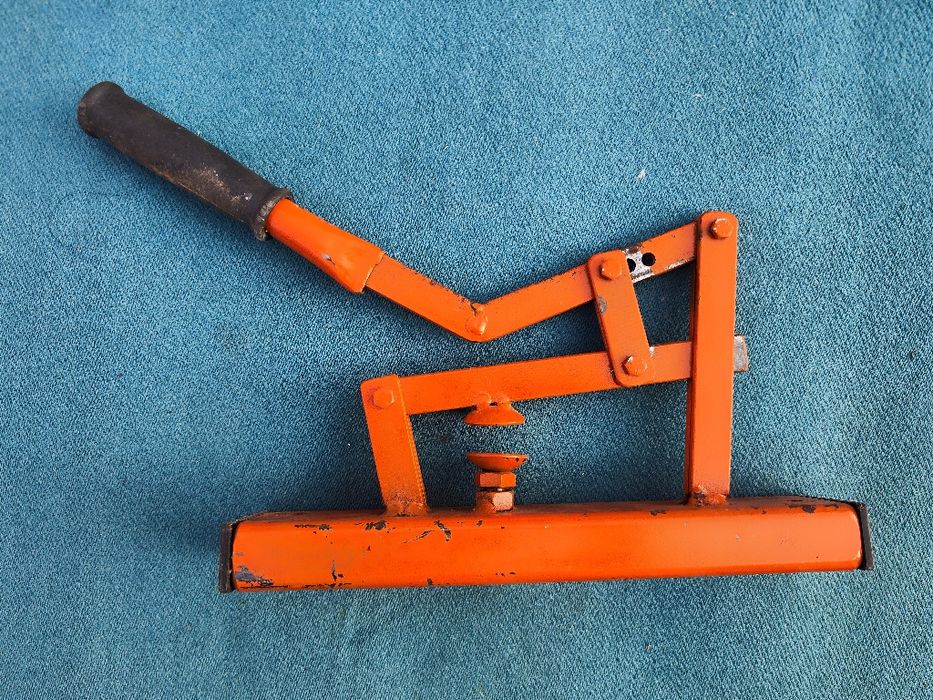 Горіхокол ручний