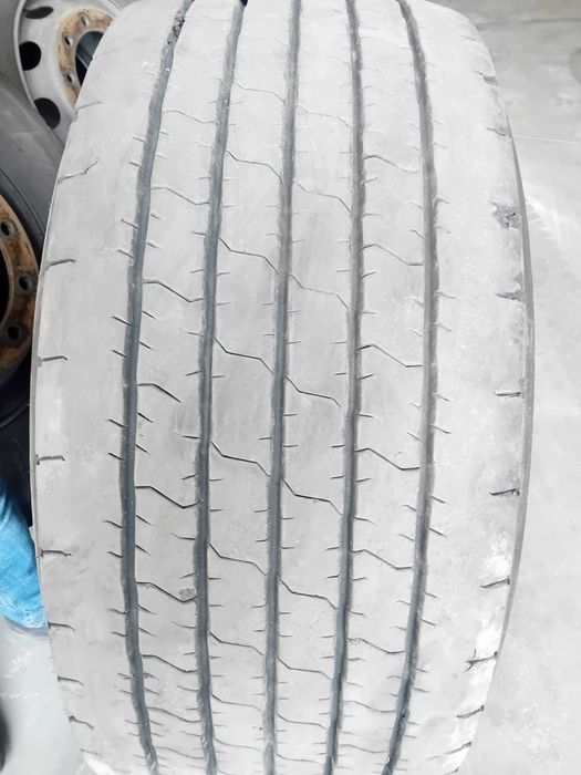 2 Pneus 385/55/R22.5, de direção usados