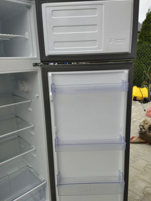 Lodówko zamrażarka Beko srebrna 145 cm