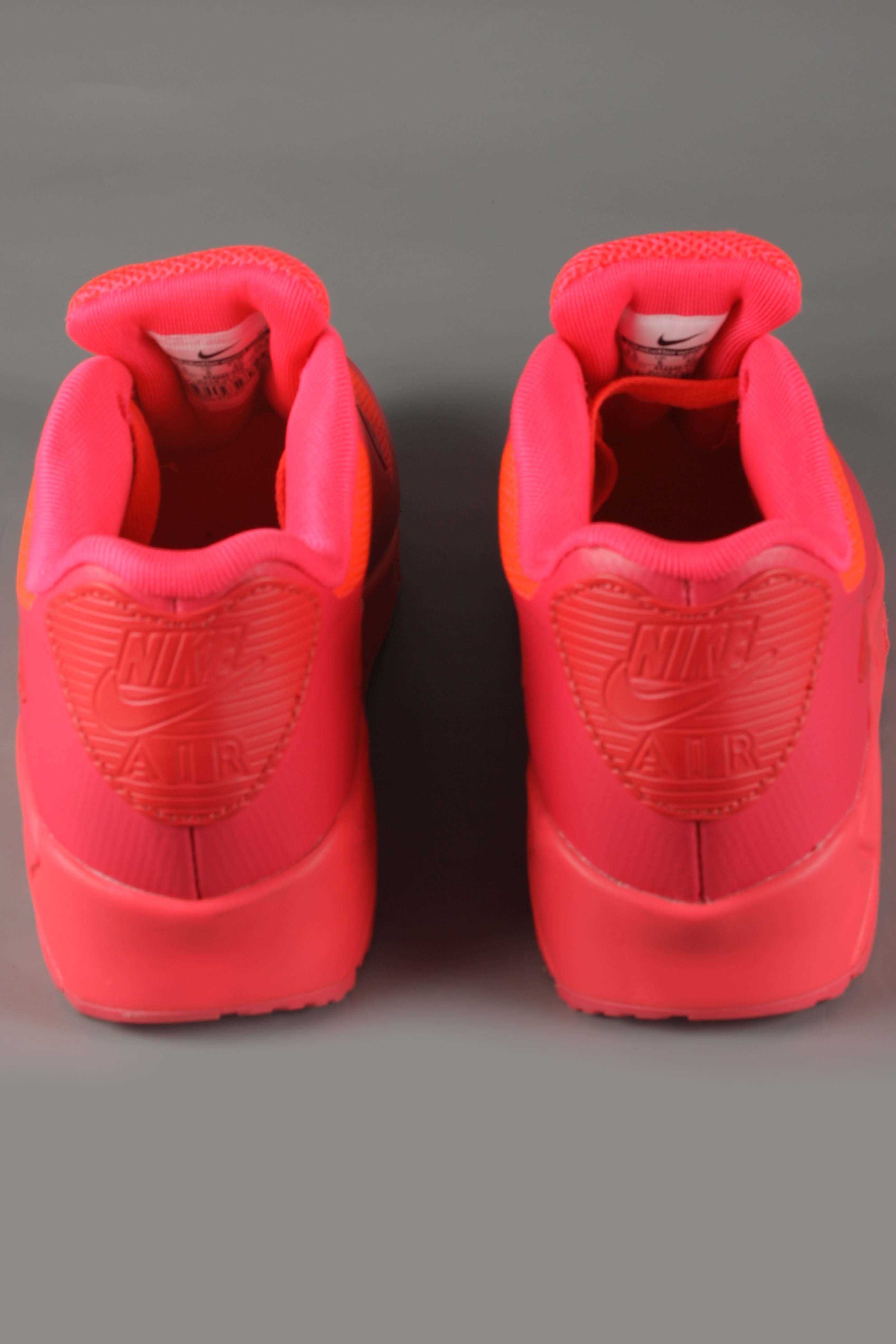 Кроссовки Nike Air Max Hyperfuse малиновые