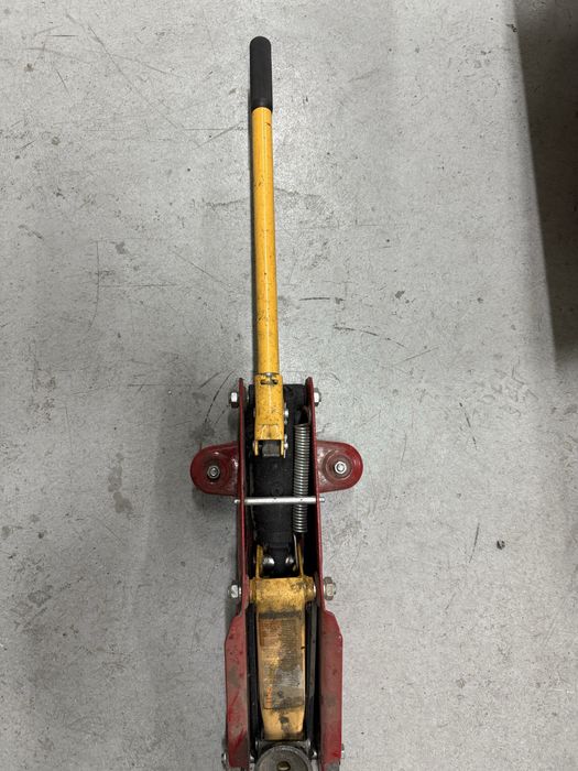 Podnosnik samochodowy