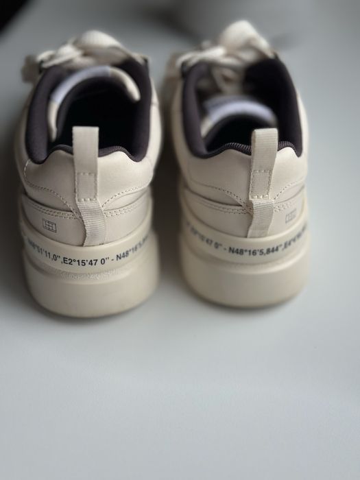 Оригінальні кросівки Lacoste