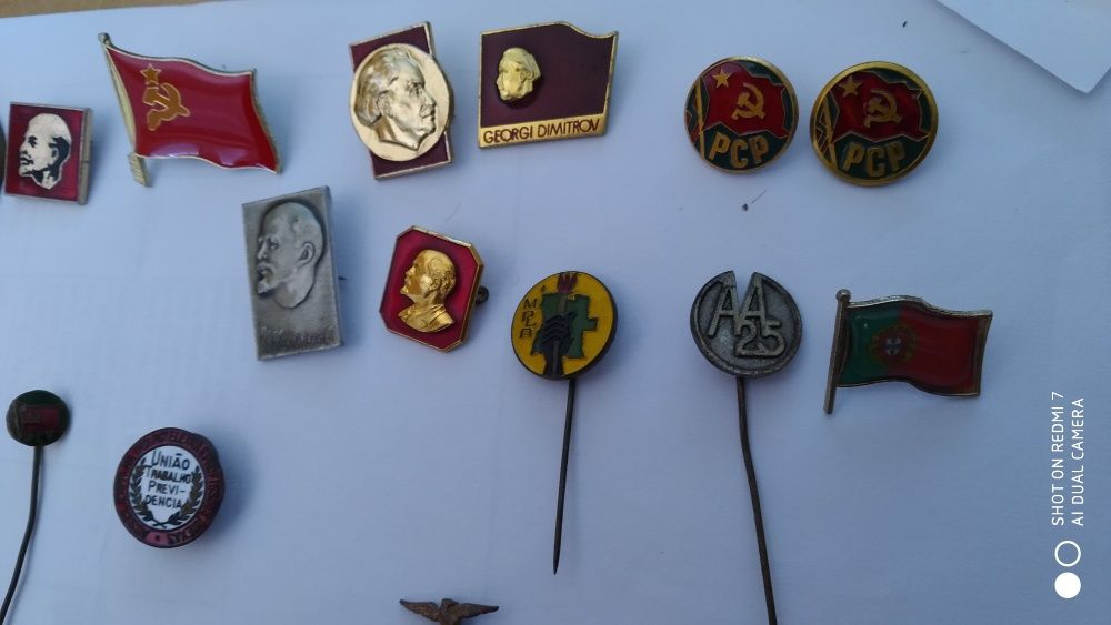 Pins antigos variados