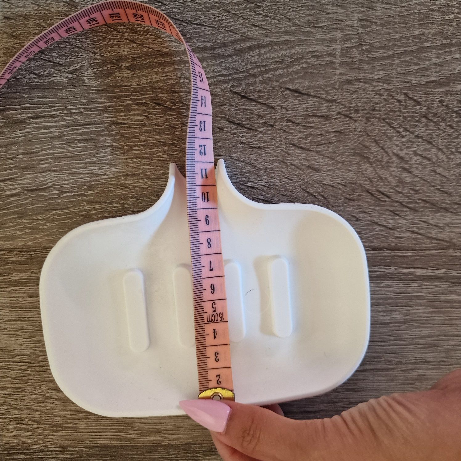 Mydelniczka nowa biała z odprowadzaniem wody plastikowa