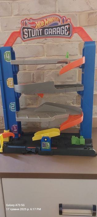 Ігровий набір Hot Wheels Гараж для трюків (GNL70)