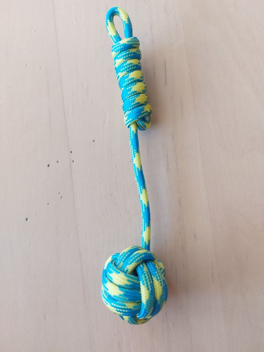 Brelok monkey fist z paracordu ręcznie wykonany