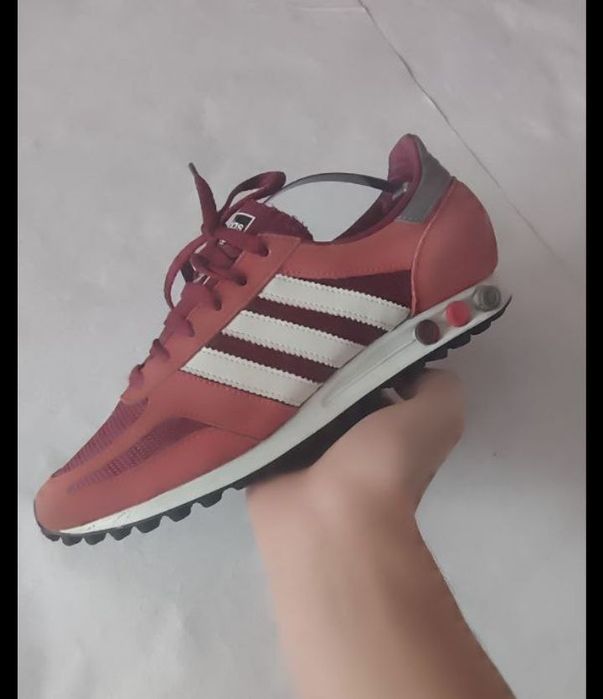 Кросівки adidas la trainer