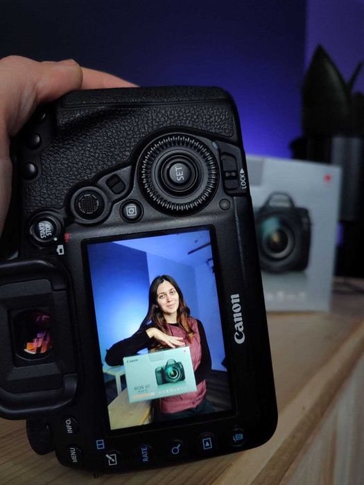 Canon 5D Mark IV (body) + флешки та + 4 Батареї