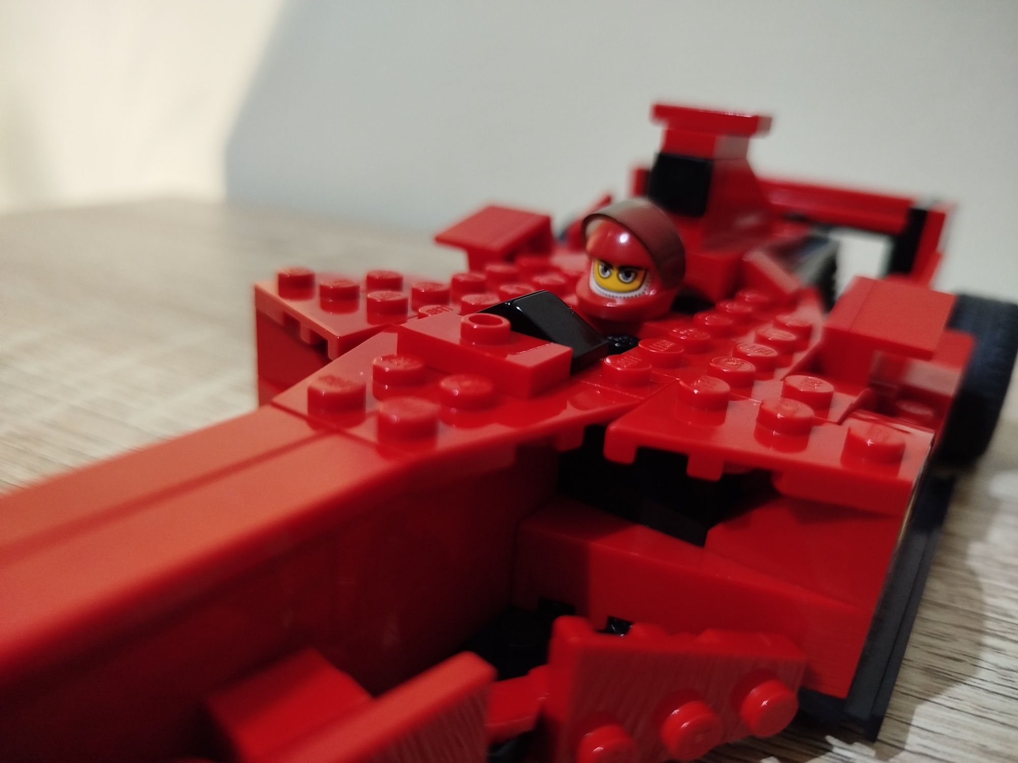 Lego 8142 Ferrari 248 F1 - Vodafone version